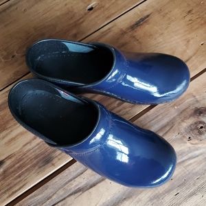 Sanita Pro Patent Leather Women's Blue Clog Shoes Size 6